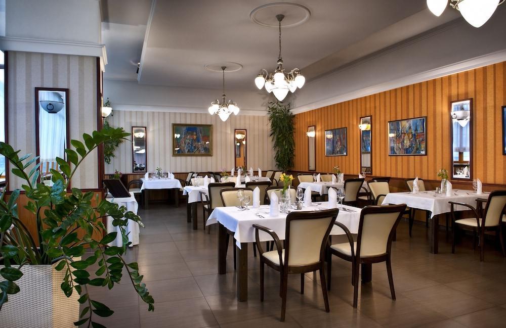 Hotel Tatra Bratislava Bagian luar foto