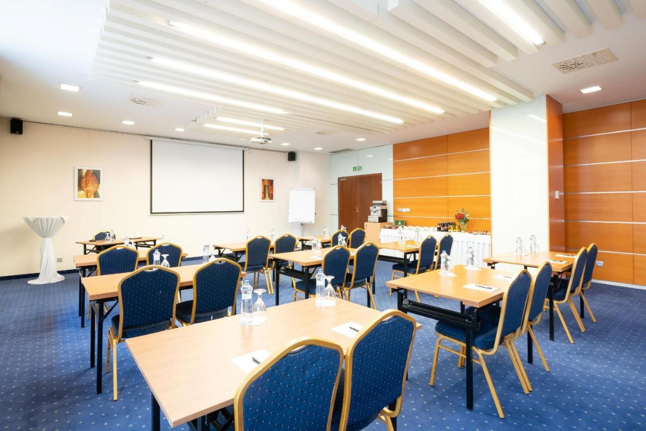 Hotel Tatra Bratislava Bagian luar foto