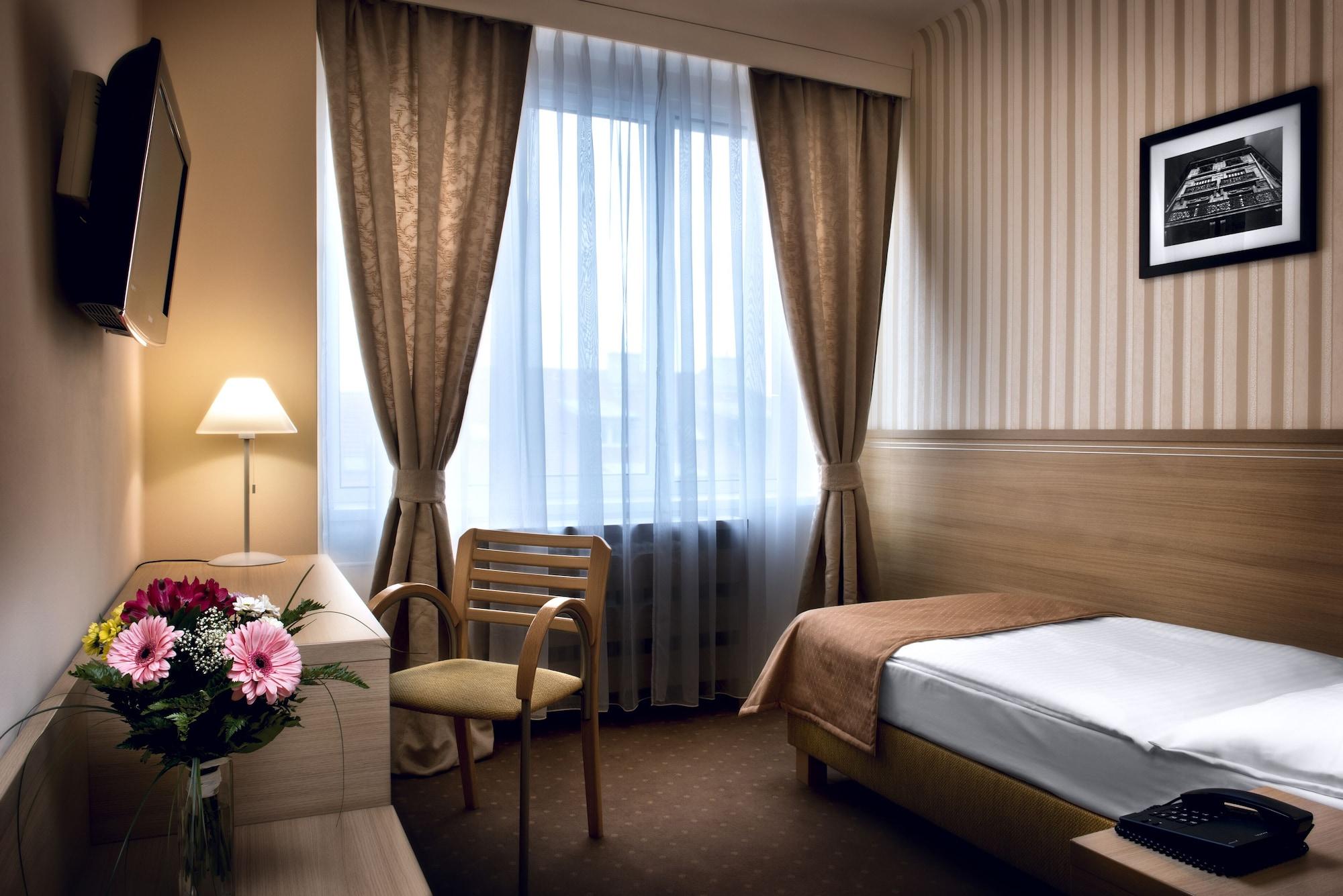 Hotel Tatra Bratislava Bagian luar foto