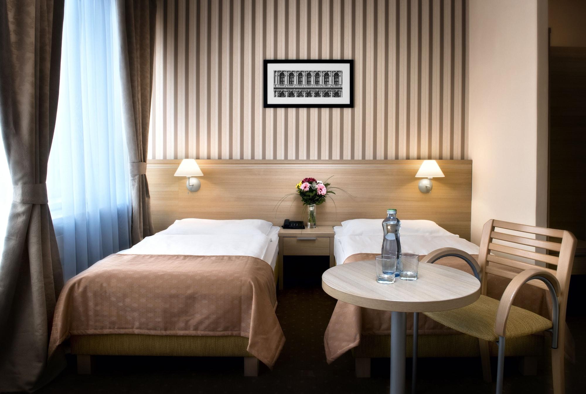 Hotel Tatra Bratislava Bagian luar foto